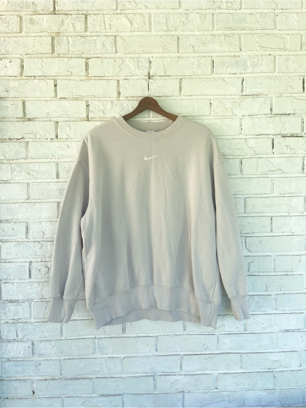 Nike Women’s Crewneck Sweatshirt - Picture 2 of 7